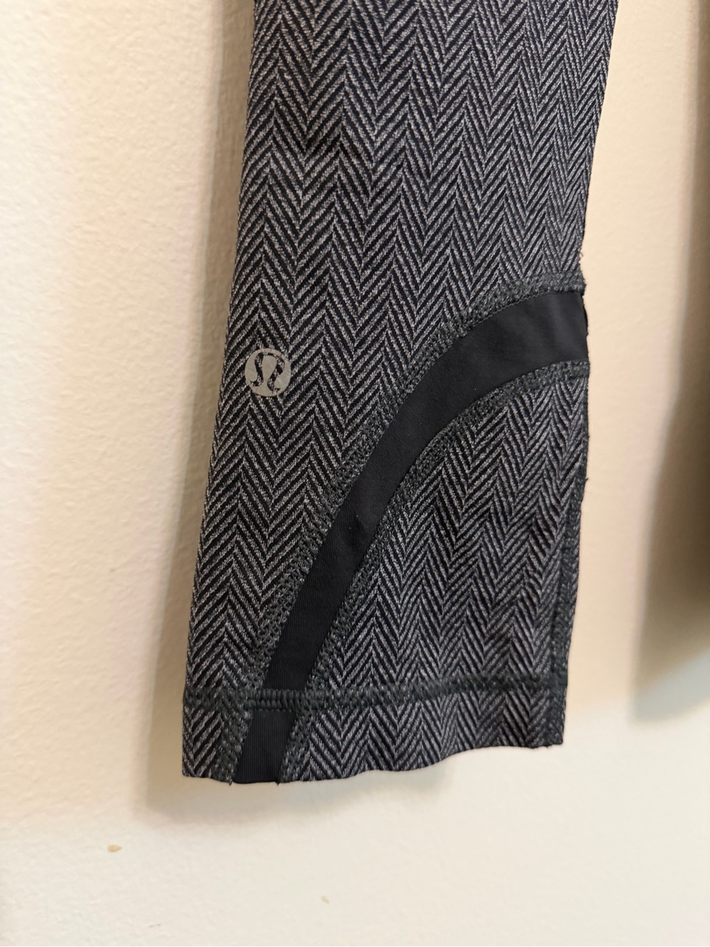 Lululemon Run: Inspire Crop II *All Luxtreme Size 4 grey - Picture 9 of 12